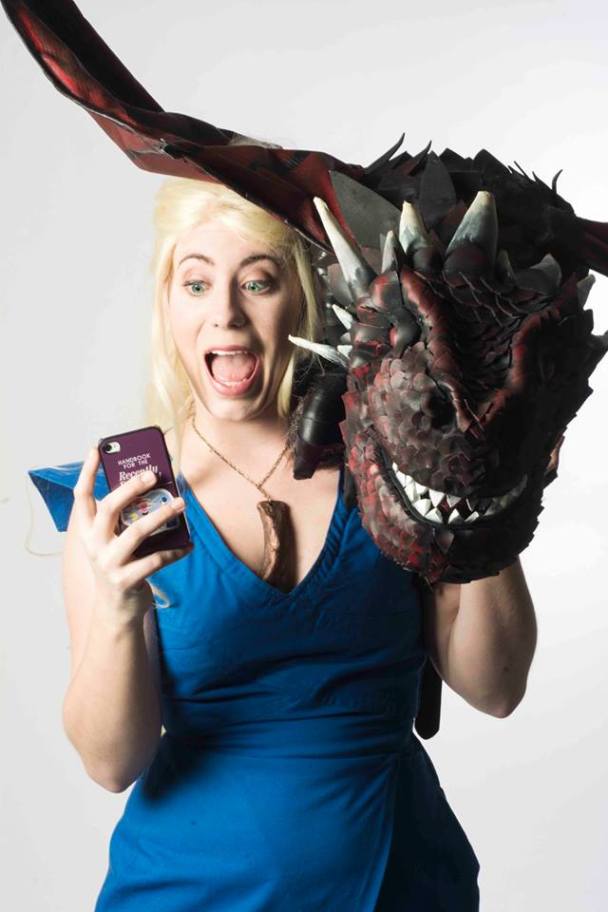 Daenerys with Drogon Cosplay (4)