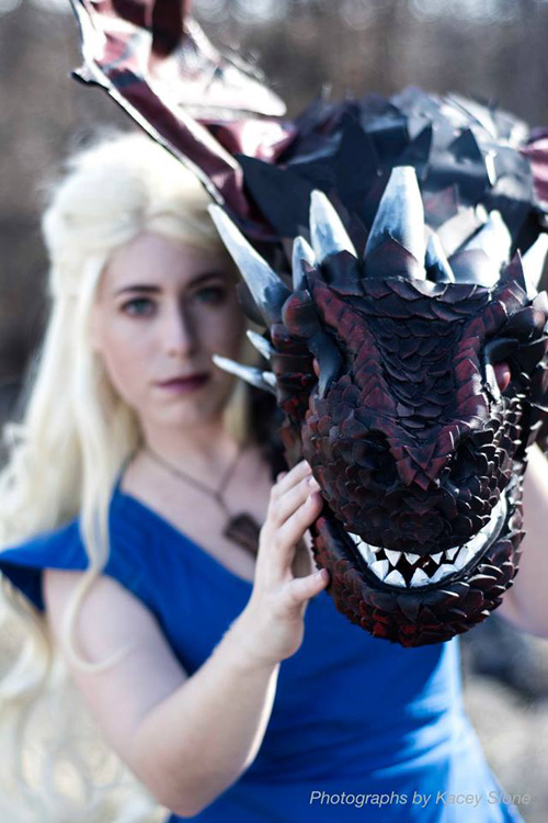 Daenerys with Drogon Cosplay (7)