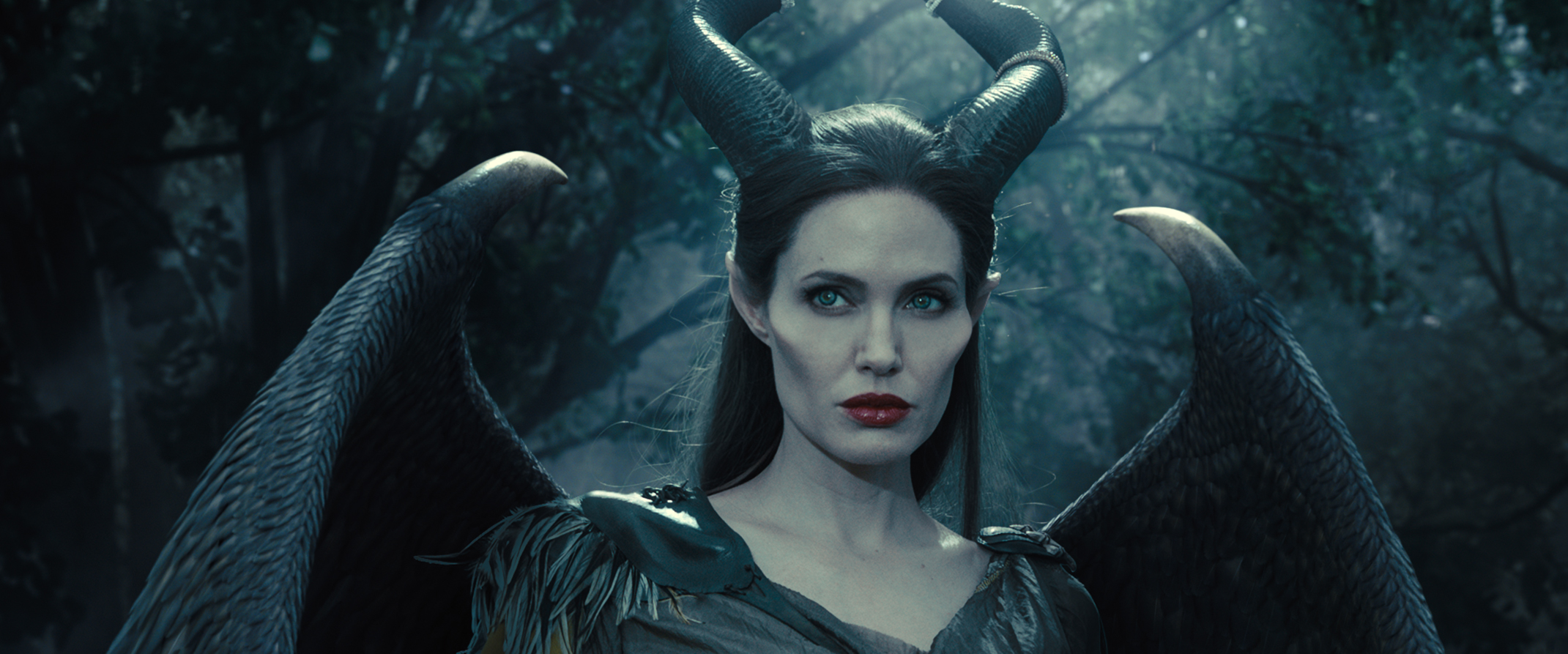 24 Brand New Stills From Disney's 'Maleficent' | We Geek Girls, image size:2141x893