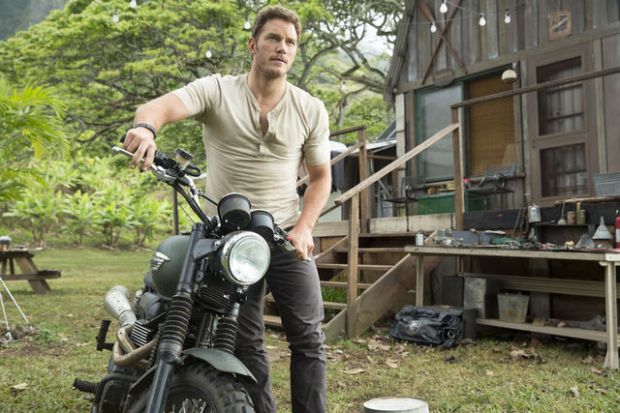 Jurassic World_Still_Chris Pratt