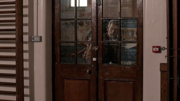 Doctor Who_Series 8_Episode 6_Looking Back on The Caretaker_Still (3)