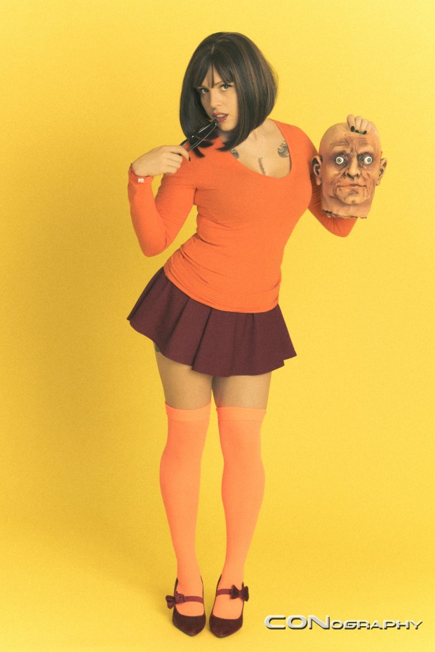 Velma-Scooby_Doo-Cosplayer:_Lena_Leather-Photographer:_CONography