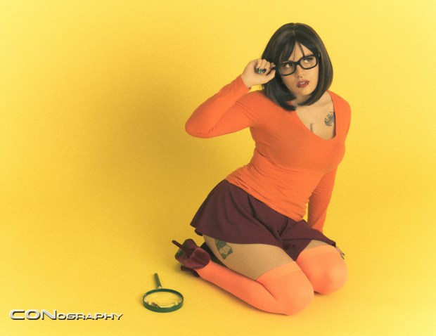 Velma-Scooby_Doo-Cosplayer:_Lena_Leather-Photographer:_CONography