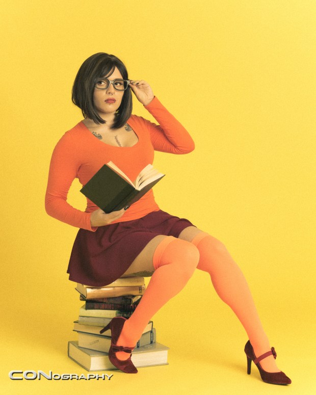 Velma-Scooby_Doo-Cosplayer:_Lena_Leather-Photographer:_CONography