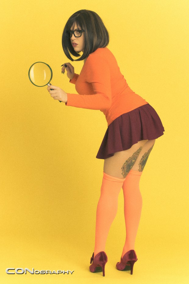 Velma-Scooby_Doo-Cosplayer:_Lena_Leather-Photographer:_CONography