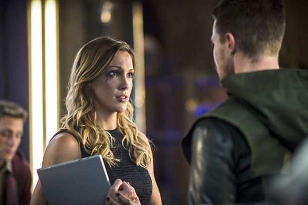 Arrow -- "The Magician" Pictured (L-R): Katie Cassidy as Laurel Lance and Stephen Amell as Oliver Queen -- Photo: Ed Araquel/The CW -- ÃÂ© 2014 The CW Network, LLC. All Rights Reserved.