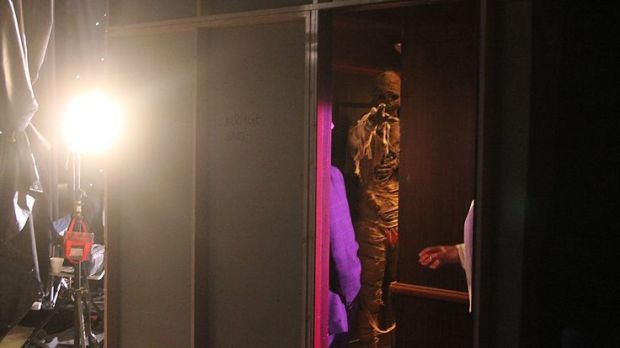 Doctor Who_Series 8_Episode 8_Mummy on the Orient Express_BTS_Behind the Scenes of the Shoot (7)