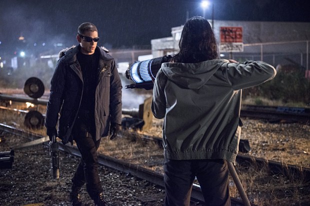 The Flash -- "Going Rogue" Pictured (L-R): Wentworth Miller as Leonard Snart and Carlos Valdes as Cisco Ramon -- Photo: Cate Cameron/The CW -- ÃÂ© 2014 The CW Network, LLC. All rights reserved.