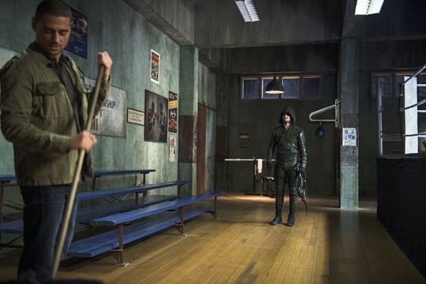 Arrow -- "Guilty" Pictured (L-R): J.R. Ramirez as Ted Grant and Stephen Amell as The Arrow -- Photo: Ed Araquel/The CW -- é 2014 The CW Network, LLC. All Rights Reserved.