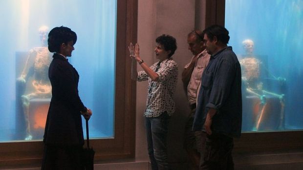 Director Rachel Talalay prepares for a scene with Michelle Gomez.