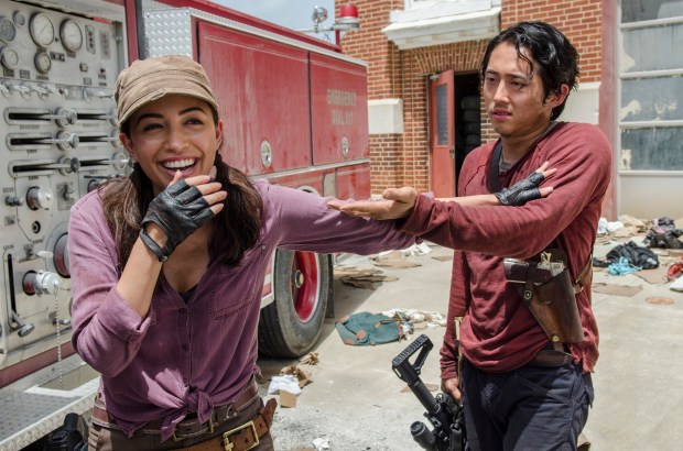 Christian Serratos as Rosita Espinosa and Steven Yeun as Glenn Rhee - The Walking Dead _ Season 5, Episode 5 _ BTS - Photo Credit: Gene Page/AMC