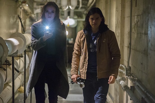 The Flash -- "The Man in the Yellow Suit" Pictured (L-R): Danielle Panabaker as Caitlin Snow and Carlos Valdes as Cisco Ramon -- Photo: Jack Rowand/The CW -- ÃÂ© 2014 The CW Network, LLC. All rights reserved.