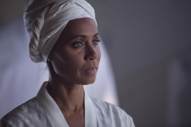 GOTHAM: Fish Mooney (Jada Pinkett Smith, C) attends an important meeting in the "Red Hood" episode of GOTHAM airing Monday, Feb. 23 (8:00-9:00 PM ET/PT) on FOX. ©2015 Fox Broadcasting Co. Cr: Jessica Miglio/FOX