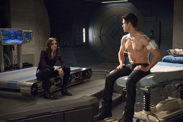 The Flash -- "The Nuclear Man" -- Image FLA113A_0256b -- Pictured (L-R): Danielle Panabaker as Caitlin Snow and Robbie Amell as Ronnie -- Photo: Cate Cameron/The CW -- ÃÂ© 2015 The CW Network, LLC. All rights reserved.