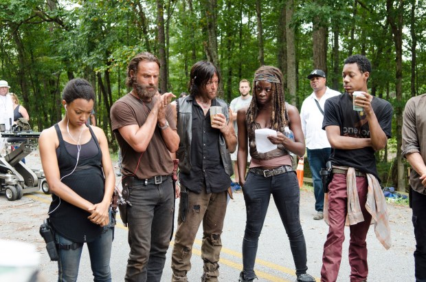 Sonequa Martin-Green, Andrew Lincoln, Norman Reedus, Danai Gurira and Tyler James Williams - The Walking Dead _ Season 5, Episode 10 _ BTS - Photo Credit: Gene Page/AMC