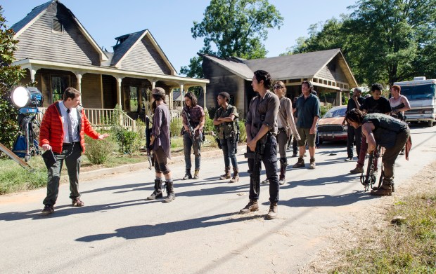 Scott Gimple, Christian Serratos, Alanna Masterson, Sonequa Martin Green, Steven Yeun, Lauren Cohan, Josh McDermitt, Andrew Lincoln, Tyler James Williams, Michael Cudlitz, Seth Gilliam and Norman Reedus  - The Walking Dead _ Season 5, Episode 12 _ BTS - Photo Credit: Gene Page/AMC