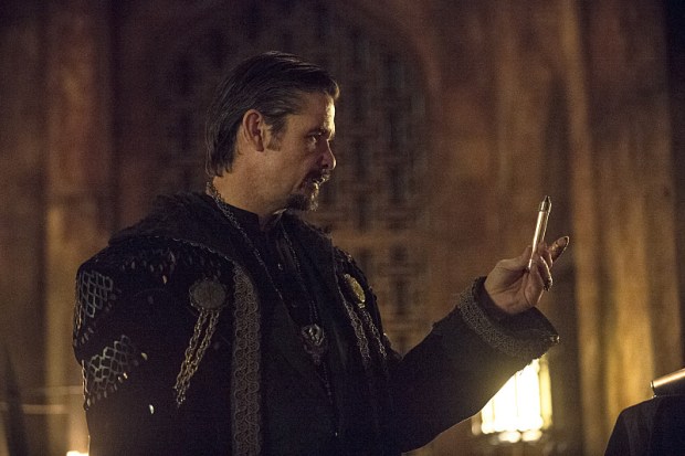 Arrow -- "This is Your Sword" -- Image AR322A_0084b -- Pictured: Matt Nable as Ra's al Ghul -- Photo: Cate Cameron/The CW -- ÃÂ© 2015 The CW Network, LLC. All Rights Reserved.