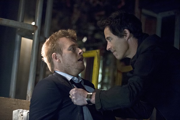 The Flash -- "Grodd Lives" -- Image FLA121B_0081b -- Pictured (L-R): Rick Cosnett as Detective Eddie Thawne and Tom Cavanagh as Harrison Wells -- Photo: Cate Cameron/The CW -- ÃÂ© 2015 The CW Network, LLC. All rights reserved.