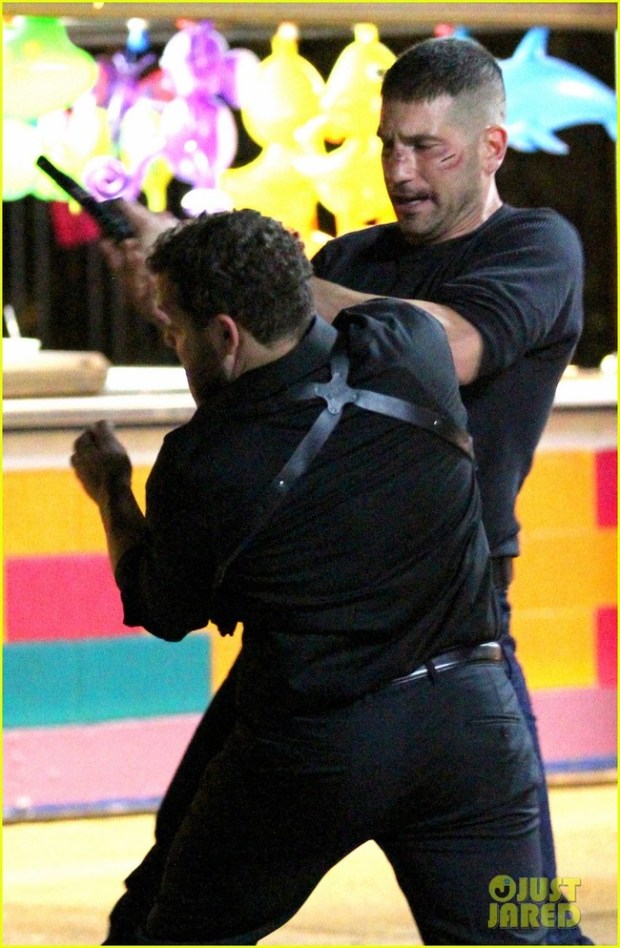 A beat up Jon Bernthal films a fight scene for 'Daredevil' **USA ONLY**