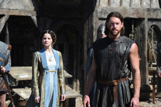 THE BASTARD EXECUTIONER - "Pilot" Episode 101/102 (Airs Tuesday, September 15, 10:00 pm/ep) Pictured: (L-R) Flora Spencer-Longhurst as Baroness Lowry "Love" Ventris, Lee Jones as Wilkin Brattle. CR: Ollie Upton/FX