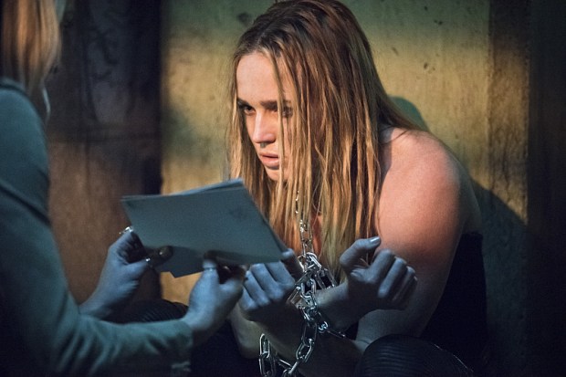 Arrow -- "Beyond Redemption" -- Image AR405B_0300b.jpg -- Pictured: Caity Lotz as Sara Lance -- Photo: Dean Buscher/ The CW -- ÃÂ© 2015 The CW Network, LLC. All Rights Reserved.