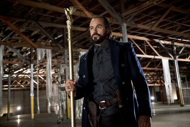 Arrow -- "Legends of Yesterday" -- Image AR408B_0005b.jpg -- Pictured: Casper Crump as Vandal Savage -- Photo: Katie Yu/ The CW -- é 2015 The CW Network, LLC. All Rights Reserved.