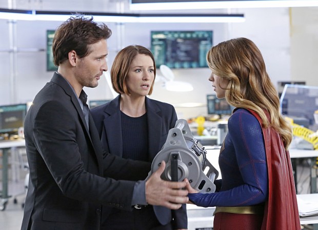 "How Does She Do It?" -- Kara's two identities are stretched thin when Supergirl must protect National City from a series of bombings and Kara is tasked with babysitting Cat's son, Carter, on SUPERGIRL, Monday, Nov. 16 (8:00-9:00 PM, ET/PT) on the CBS Television Network. Pictured left to right: Peter Facinelli, Chyler Leigh and Melissa Benoist Photo: Robert Voets/Warner Bros. Entertainment Inc. ÃÂ© 2015 WBEI. All rights reserved.