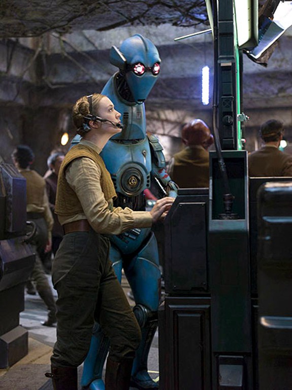 Star Wars_The Force Awakens_First Look at Billie Lourd