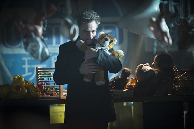 The Flash -- "Running to Stand Still" -- Image: FLA209A_0017b.jpg -- Pictured: Mark Hamill as James Jesse/Trickster -- Photo: Cate Cameron/The CW -- é 2015 The CW Network, LLC. All rights reserved.