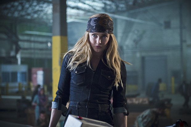 DC's Legends of Tomorrow -- "Pilot, Part 2" -- Image LGN102_20150917_0512b.jpg -- Pictured: Caity Lotz as Sara Lance/White Canary -- Photo: Diyah Perah/The CW -- é 2015 The CW Network, LLC. All Rights Reserved.