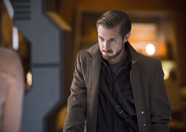 DC's Legends of Tomorrow -- "Pilot, Part 2" -- Image LGN102_20151006-0309b.jpg -- Pictured: Arthur Darvill as Rip Hunter -- Photo: Diyah Perah/The CW -- é 2015 The CW Network, LLC. All Rights Reserved.