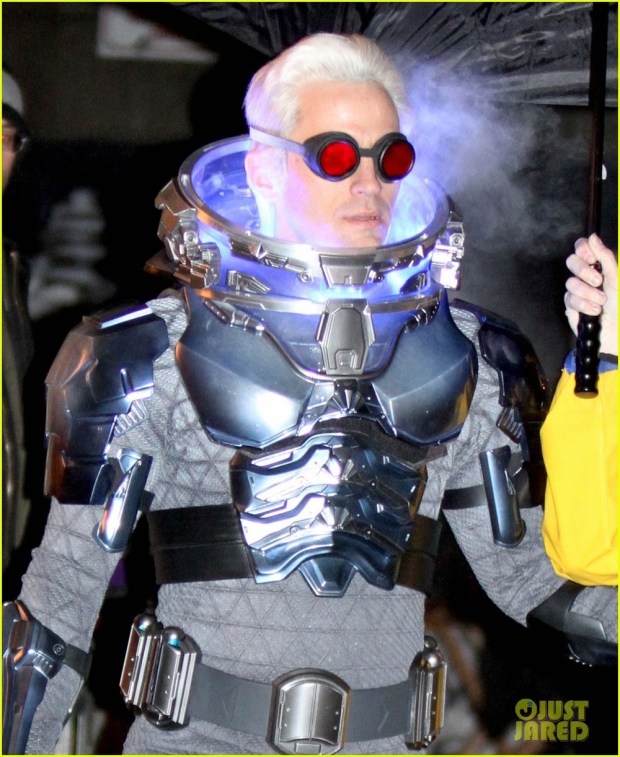 Gotham_Season 2_Nathan Darrow as Mr. Freeze_Set Photo