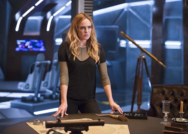 DC's Legends of Tomorrow -- "White Knights" -- Image LGN104A_0260b.jpg -- Pictured (L-R): Caity Lotz as Sara Lance/White Canary -- Photo: Diyah Pera/The CW -- ÃÂ© 2016 The CW Network, LLC. All Rights Reserved.