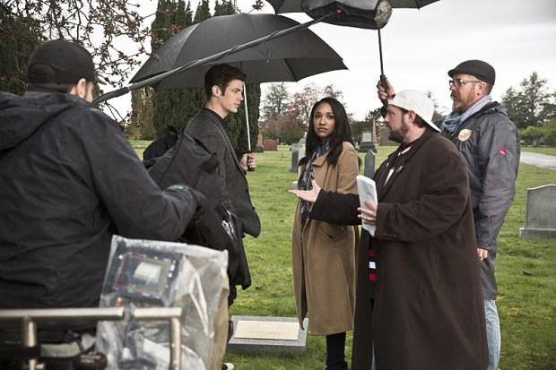 The Flash -- " The Runaway Dinosaur" -- Image: FLA221b_bts_0320b.jpg -- Pictured (L-R): Behind the scenes with Grant Gustin as Barry Allen, Candice Patton as Iris West and Kevin Smith -- Photo: Katie Yu/The CW -- ÃÂ© 2016 The CW Network, LLC. All rights reserved.