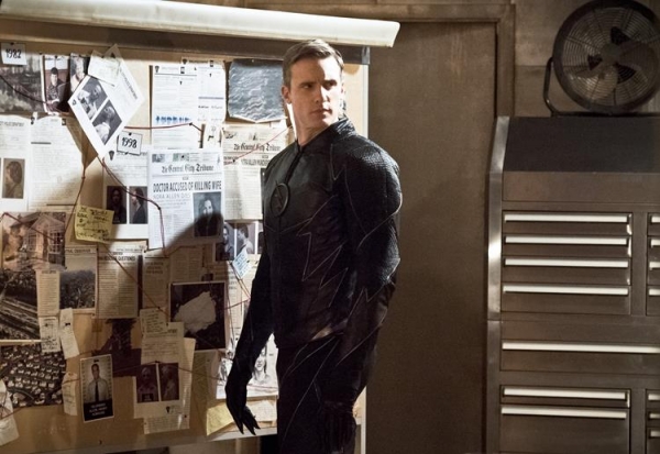 The Flash_S02E22_Invincible_Still (13)