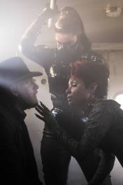 GOTHAM: L-R: Donal Logue and guest star Jada Pinkett Smith in the ÒMad City: Burn The WitchÓ episode of GOTHAM airing airing Monday, Sept. 26 (8:00-9:01 PM ET/PT) on FOX. ©2016 Fox Broadcasting Co. Cr: Jeff Neumann/FOX.