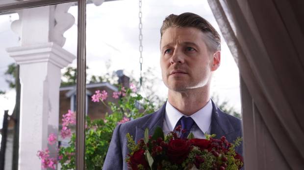 GOTHAM: Ben Mckenzie in the ÒMad City: Burn The WitchÓ episode of GOTHAM airing airing Monday, Sept. 26 (8:00-9:01 PM ET/PT) on FOX. ©2016 Fox Broadcasting Co. Cr: Nicole Rivelli/FOX.