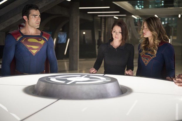 Supergirl -- "The Last Children of Krypton" -- Image SPG202b_0268 -- Pictured (L-R): Tyler Hoechlin as Clark/Superman, Chyler Leigh as Alex Danvers, and Melissa Benoist Kara/Supergirl -- Photo: Diyah Pera/The CW -- ÃÂ© 2016 The CW Network, LLC. All Rights Reserved