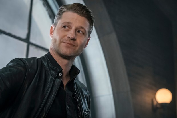 GOTHAM: Benjamin McKenzie in the“Mad City: Anything For You” episode of GOTHAM airing Monday, Oct. 17 (8:00-9:01 PM ET/PT) on FOX.  ©2016 Fox Broadcasting Co. Cr: Jeff Neumann/FOX.
